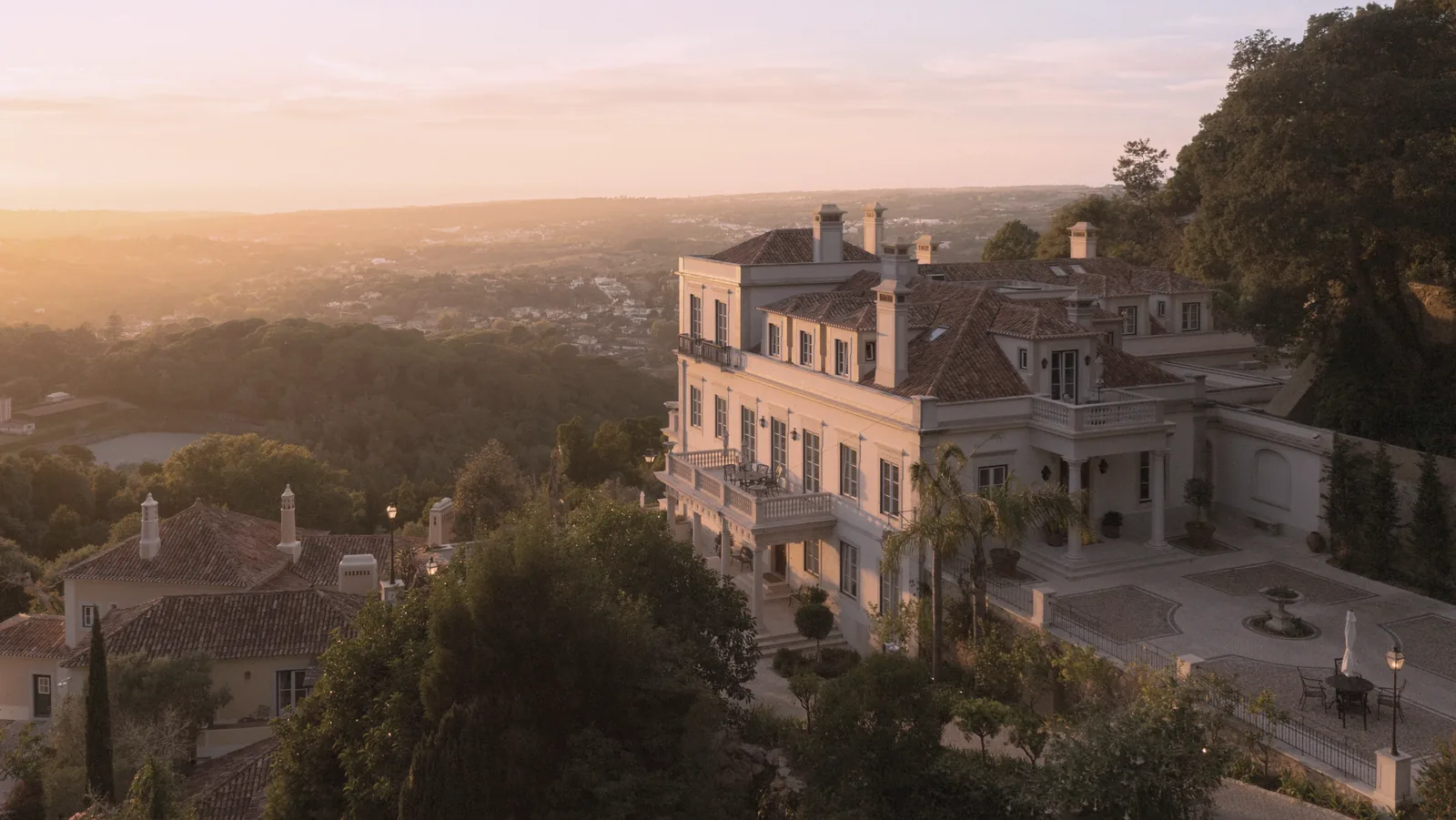 Quinta da Bella Vista ao fim da tarde, virada para o poente.